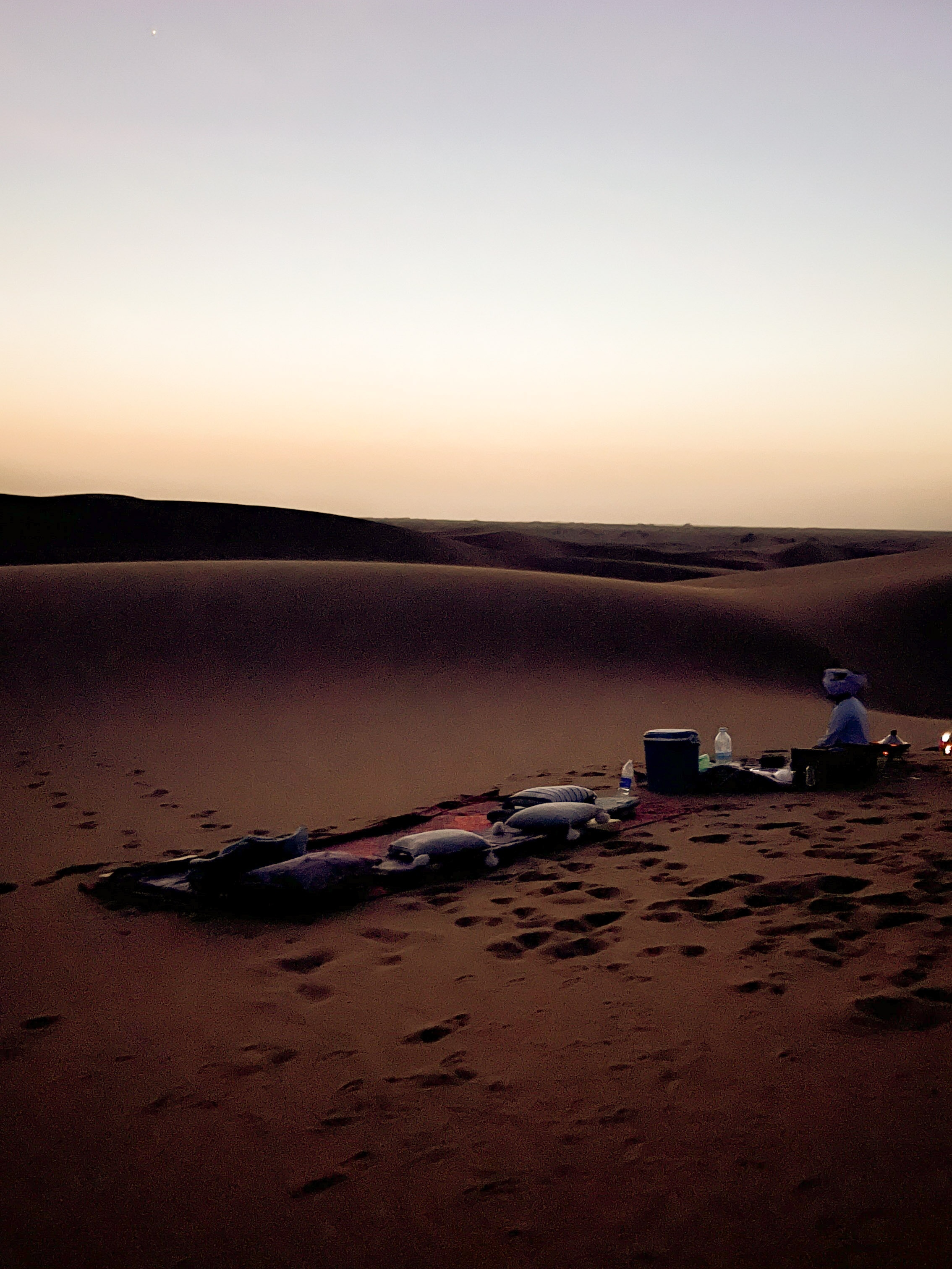 Vivac salvaje en el desierto